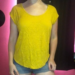 Simple yellow top